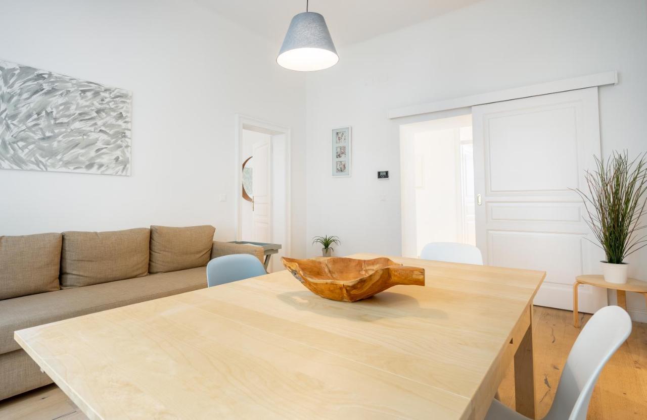 Cottageviertel - Stilvolles Apartment In Parknahe Wien Eksteriør bilde